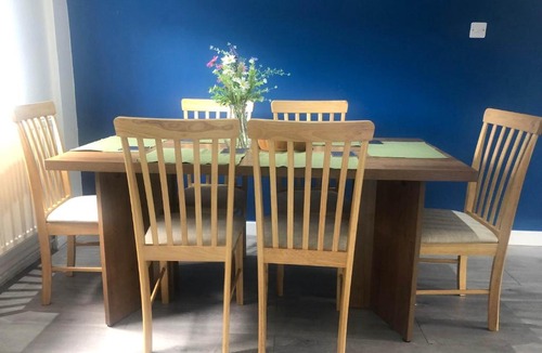 Cradley House | Spacious 3 Bed House in Quinton Sleeps 7