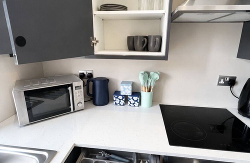 Wallasey Apartment | Spacious 3-Bed Seaside Retreat – Walk to Beach, Sleeps 6, Free Parking