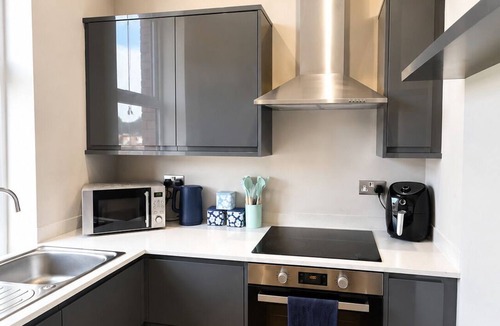 Wallasey Apartment | Spacious 3-Bed Seaside Retreat – Walk to Beach, Sleeps 6, Free Parking
