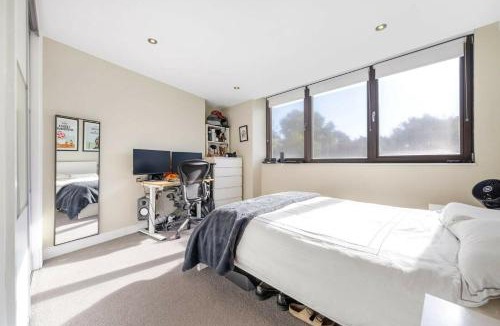 Lambeth Apartment | Spacious 3 Double Bed with Roof Terrace