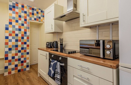 Newcastle-Under-Lyme House | Spacious 3-bedroom house in Newcastle-under-Lyme with WiFi and parking