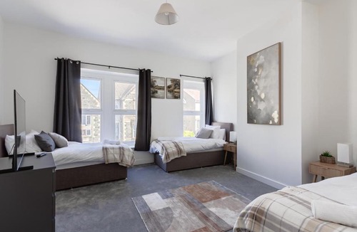 Hanham House | Spacious 3BD house - fast Wi-Fi - smart tv