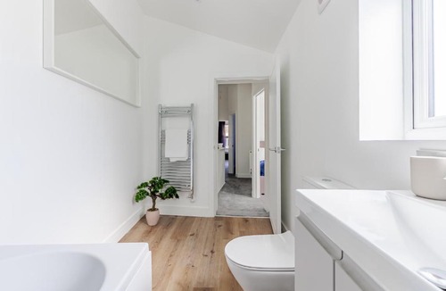 Hanham House | Spacious 3BD house - fast Wi-Fi - smart tv