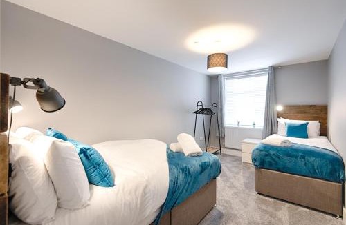 Llanelli Apartment | Spacious 3BR Apartment