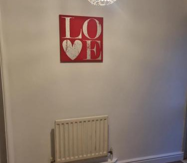 Kennington House | Spacious 3BR Home with Large Garden - Ashford, Kent