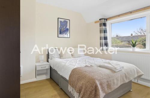 Tilbury House | Spacious 3BR House in Tilbury, Driveway and Garden