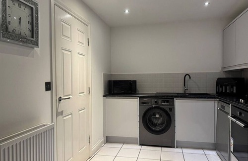 High Hazels House | Spacious 4 bed home for Families & contractors.