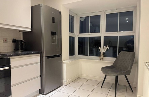 High Hazels House | Spacious 4 bed home for Families & contractors.