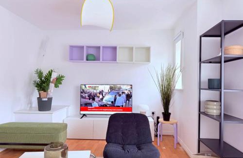 Coventry House | Spacious 4-Bed Home with Workspace