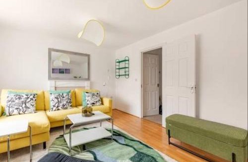 Coventry House | Spacious 4-Bed Home with Workspace