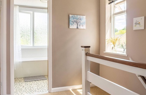 Guildford House | Spacious 4-bed House Guildford Free Parking
