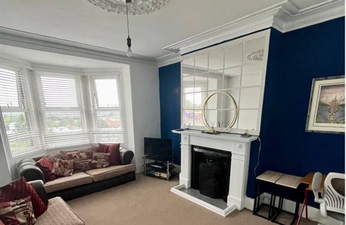 Gateshead Condo | Spacious 4 Bed Property - 10/15 mins to Newcastle