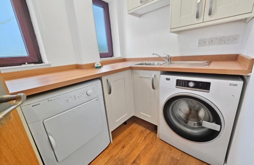 Hanham Apartment | Spacious 4 Bedroom Flat, Perfect for trade teams