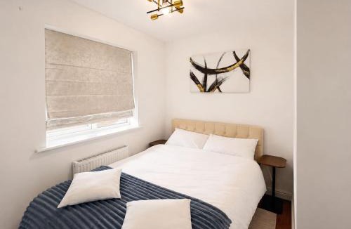 Pinchbeck Villa | Spacious 4BR, 2 Reception Rooms in Spalding, Free Parking, Sleeps 7