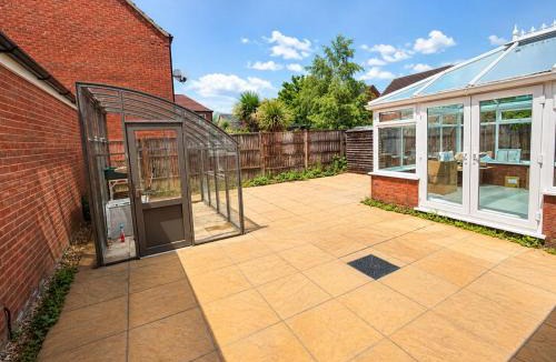 Pinchbeck Villa | Spacious 4BR, 2 Reception Rooms in Spalding, Free Parking, Sleeps 7