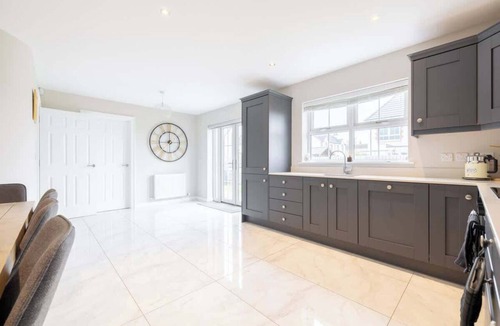 Killyleagh House | Spacious 4BR (Contractors Welcome-Parking-WIFI)