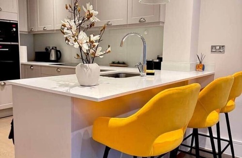 Reading House | Spacious 4BR Home | 3 Parking | Offers Weekly Stay