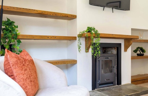 Worthing House | Spacious 4BR Home | Sleeps 9 | Parking | Garden