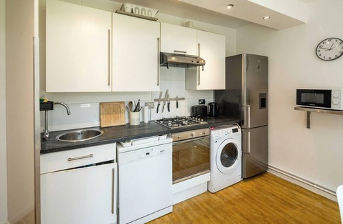 Stockwell Apartment | Spacious 5-Bed Home near Stockwell Tube Station