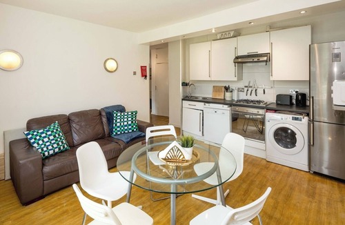 Stockwell Apartment | Spacious 5-Bed Home near Stockwell Tube Station