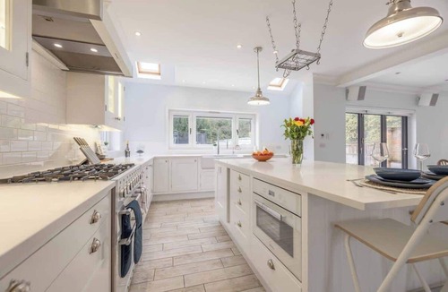 Windsor City Centre House | Spacious 5-Bed Home in Windsor By Tempstay
