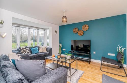 Milton Keynes House | Spacious 5BR House 3 Bathrooms ideal for CONTRACTORS free PARKING