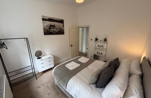Ely Apartment | Spacious 5BR house close to Ely