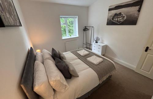 Ely Apartment | Spacious 5BR house close to Ely