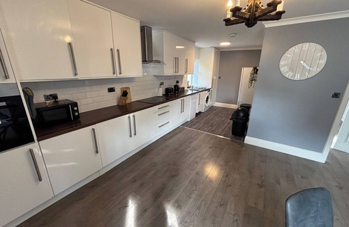 Ely House | Spacious 5BR house close to Ely