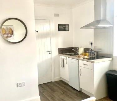 Bramcote House | Spacious 5BR house sleeps 10