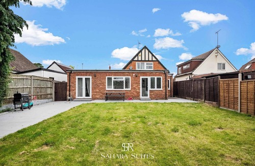 Reading House | Spacious 6-Bed Reading Home - Garden & Parking