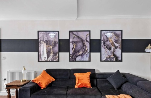 Reading House | Spacious 6-Bed Reading Home - Garden & Parking
