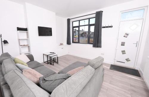 Dinnington Apartment | Spacious 6-Guest Retreat with Pool Table