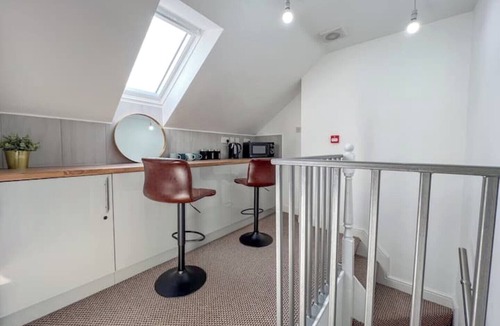 Stonnall House | Spacious 7BR House Sleeps 14 near NEC/JLR/BHX +