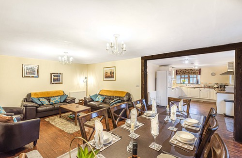 Hartland House | Spacious and Characterful 2 bedroom Detached Barn Conversion close to coast.