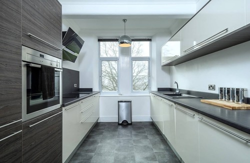 Pill Apartment | Spacious Apartment, 10 mins drive to Clifton