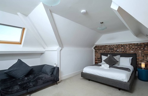 Pill Apartment | Spacious Apartment, 10 mins drive to Clifton
