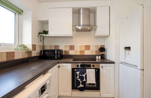 Broadheath Apartment | Spacious Apartment near MCR Airport
