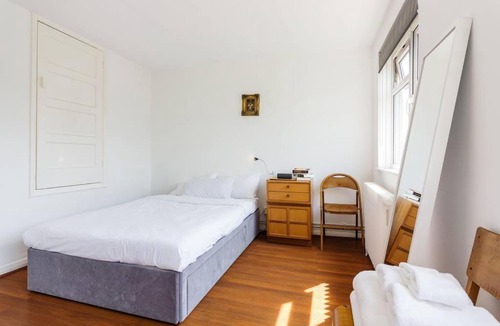 Haggerston Apartment | Spacious, Bright 2 Bed apt in East London