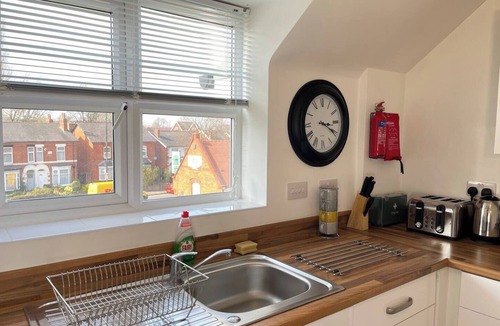 Selly Oak House | Spacious Chic Urban Retreat in Birmingham