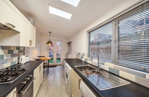 Muston Cottage | Spacious coastal cottage with enclosed garden and fireplace