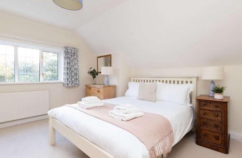 Middleton-on-Sea House | Spacious Coastal Family Home Sleeps 8