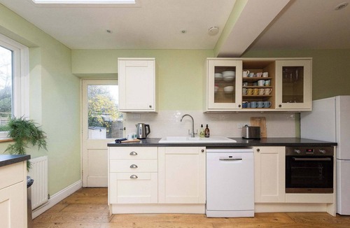 Middleton-on-Sea House | Spacious Coastal Family Home, Sleeps 8