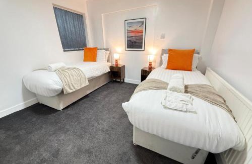 Tatenhill Apartment | Spacious Coventry Home, Garden, 4Parking!