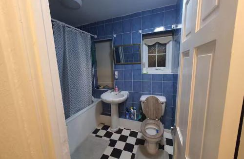 Birch House | Spacious Double Bedroom WB Greater Manchester