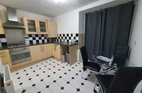 Birch House | Spacious Double Bedroom WB Greater Manchester