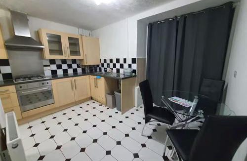 Birch House | Spacious Double Bedroom WC Greater Manchester
