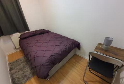 Birch House | Spacious Double Bedroom WC Greater Manchester