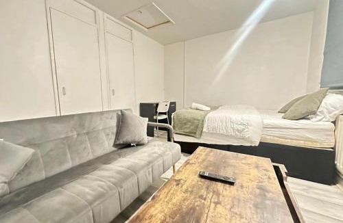 Stevenage House | Spacious Double Room By Town Centre