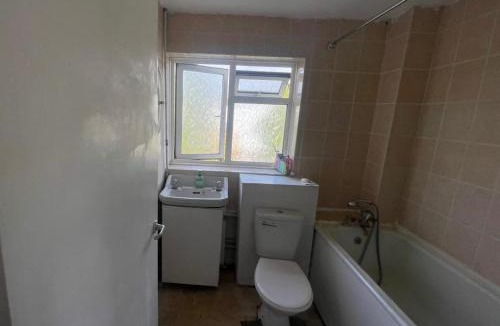 Stevenage House | Spacious Double Room By Town Centre